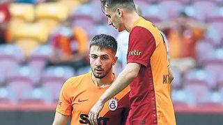 Ezeli rakibe gitti! Halil Dervişoğlu'na formayı bile giydirdiler...