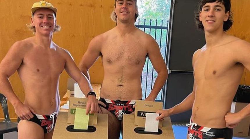 Görenler inanamadı! Avustralyalılar seçimde yarıçıplak