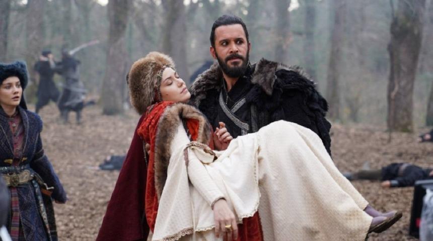 Alpaslan Büyük Selçuklu Akça Hatun öldü mü? Fahriye Evcen diziden ayrıldı mı?