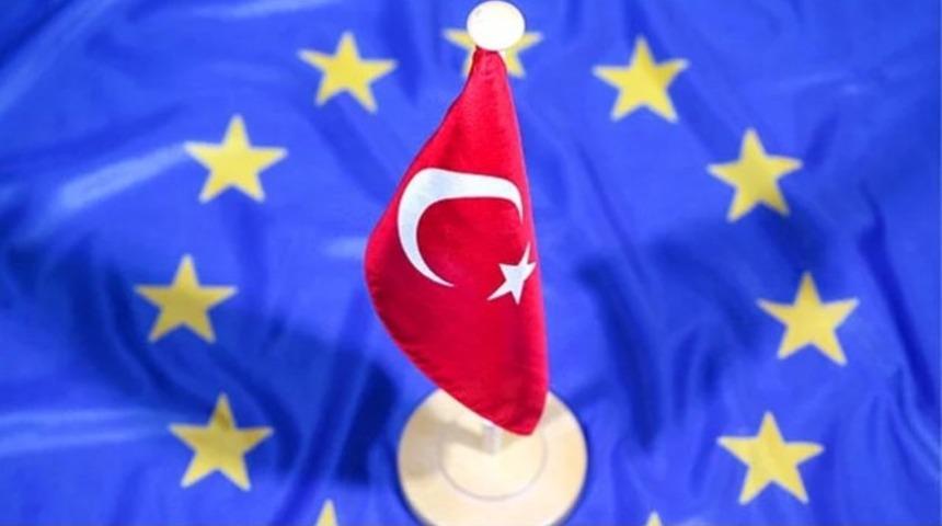 AB Komisyonu'ndan Türkiye için 'vize muafiyeti' kararı