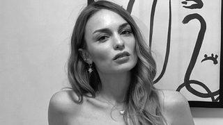 Nilperi Şahinkaya mini elbisesiyle poz verdi! Erşan'ın gülü