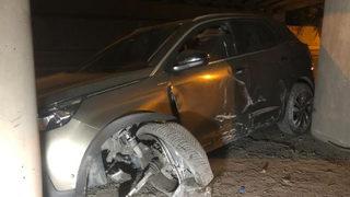 TIR duvara sıkıştırdı! İstanbul'da yol kapatan kaza