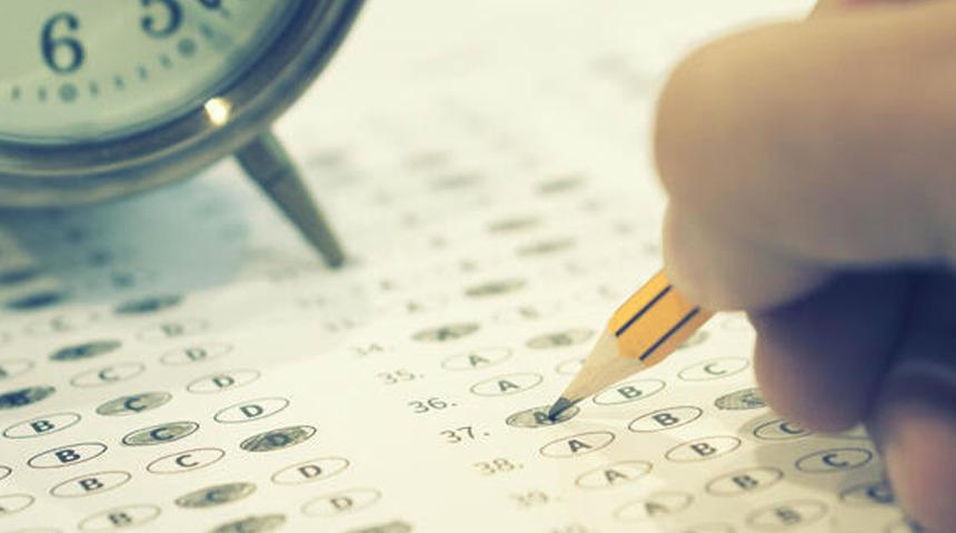 YKS'de yasak olan eşyalar neler? YKS'de yüzük, piercing, küpe, kolye, kemer takmak yasak mı, serbest mi? Para ve akbil sınav salonuna sokulur mu?