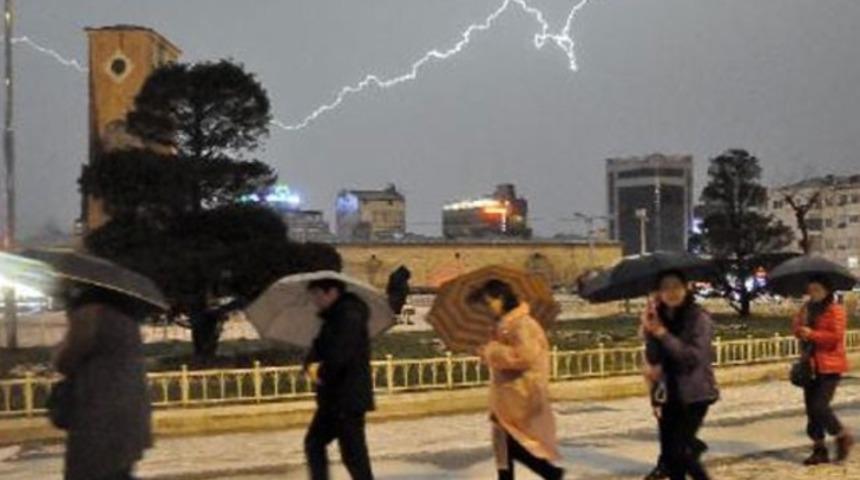 İstanbul'da adeta g&ouml;k delindi!