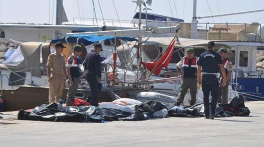 Yolcu gemisi kaçak dolu bota çarptı