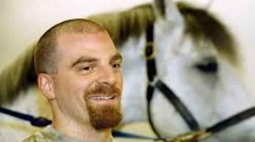 Bu hayvan çiftliğinin her karesi iğrenç! Cinsel ilişki satın alıyorlar, bir de kameraya çekiyorlar