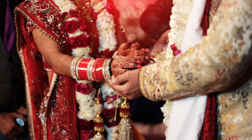 Akılalmaz olay! Damat bayılınca peruğu düştü, kel olduğunu öğrenen gelin evlenmekten vazgeçti