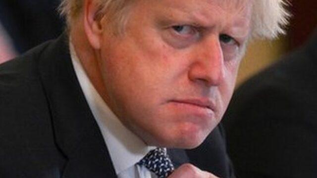 İngiltere'de parti skandalı: Herkes kucak kucağa oturuyor, çöpler ortada bırakılıyordu