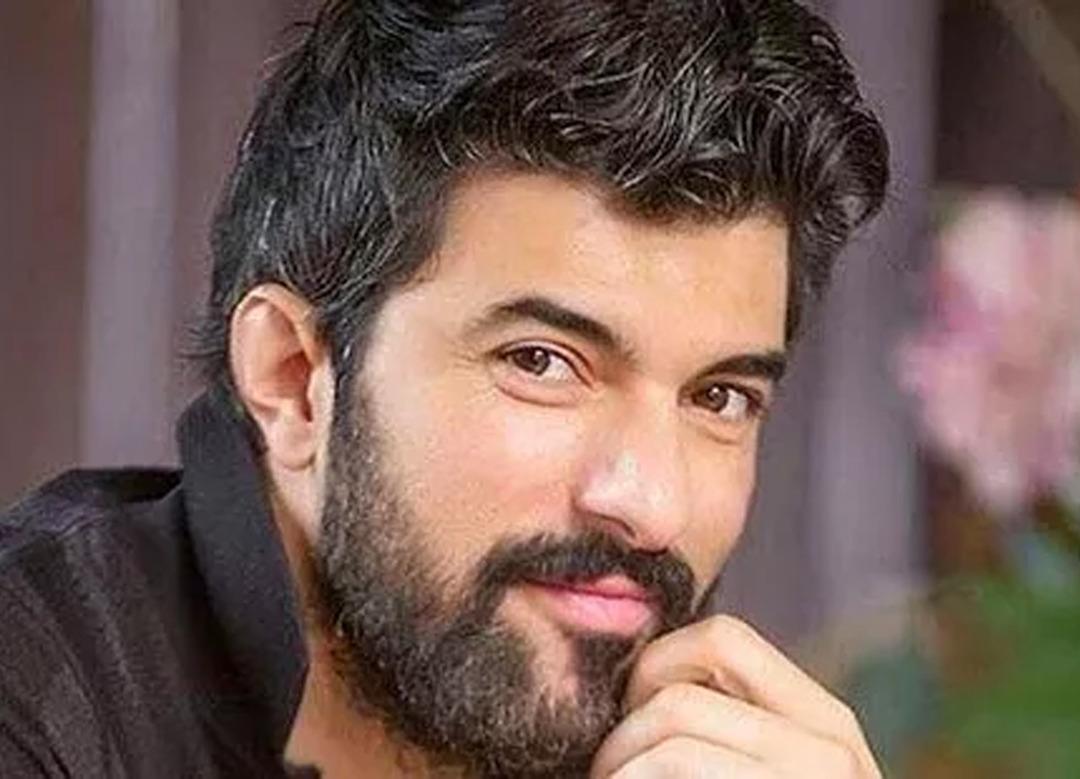 Engin Aky&uuml;rek'in kardeşi Eren Aky&uuml;rek ile benzerliği dikkat &ccedil;ekti! İşte &uuml;nl&uuml; oyuncunun kardeşi 