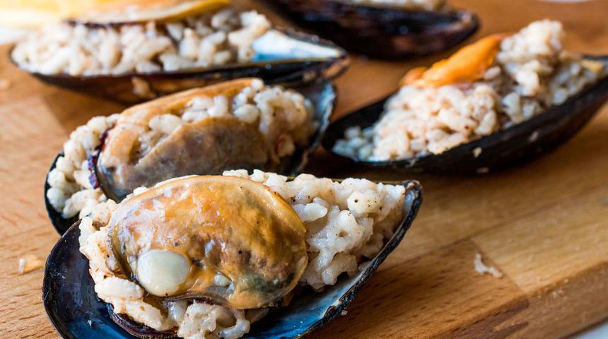 Durduğu her saniye bakteri üretiyor: Bile isteye zehir yemeyin! Sıcak havalar midye dolmaları zehir haline getiriyor