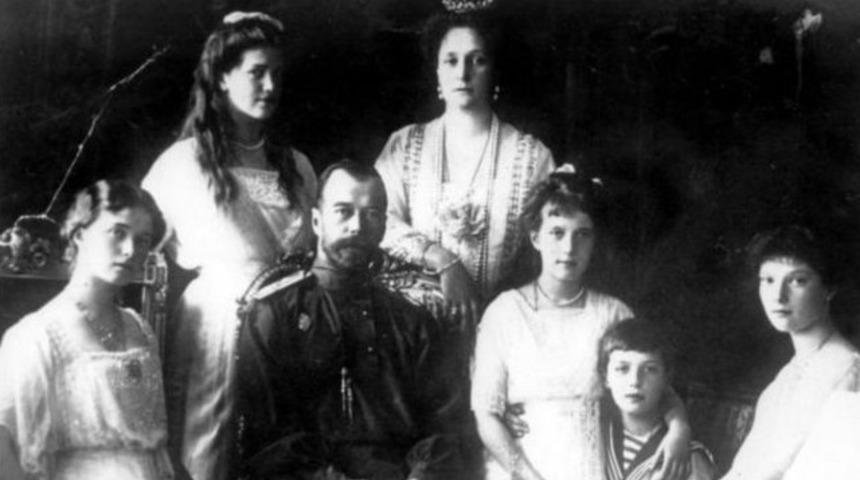 Rus &Ccedil;arı II. Nikolay ve &Ccedil;ari&ccedil;e'nin mezarları a&ccedil;ıldı