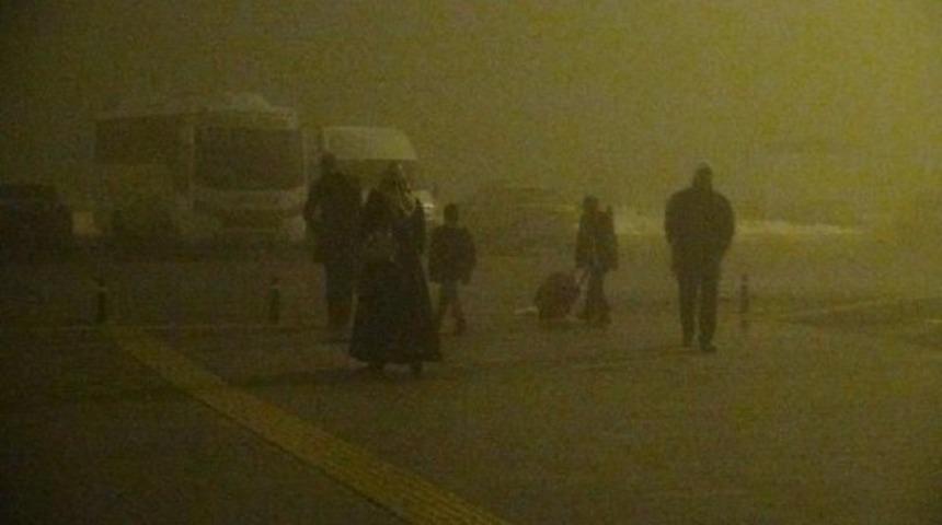 Sis yüzünden acil iniş