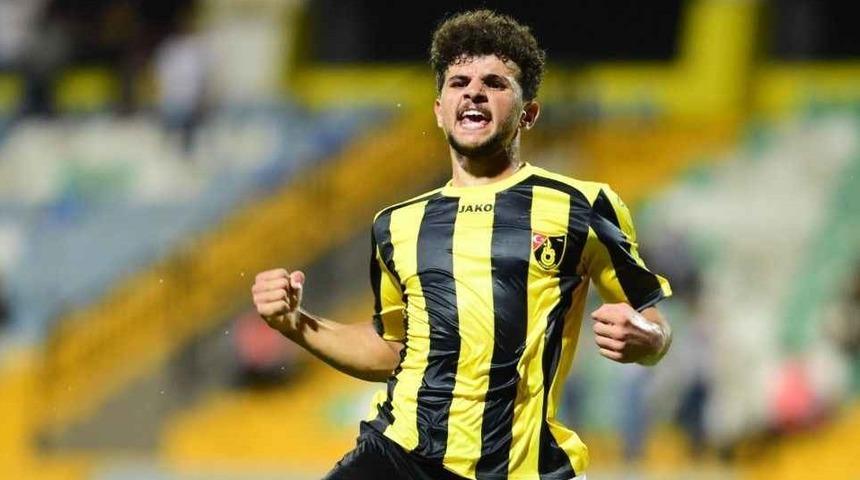 Eslem Öztürk kimdir? İstanbulspor’da sakatlanan Eslem Öztürk nereli ve kaç yaşında? Sağlık durumu nasıl, hangi takımlarda oynadı?