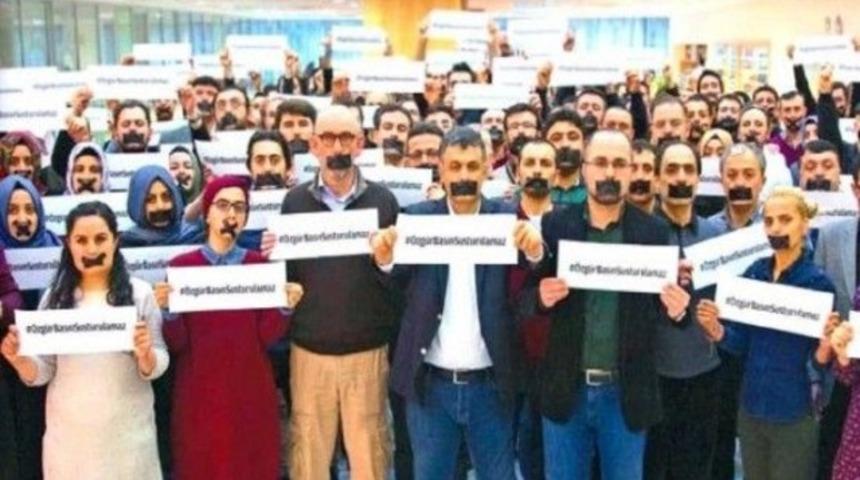 Zaman'dan 'kara' manşet: Demokrasinin kara g&uuml;n&uuml;