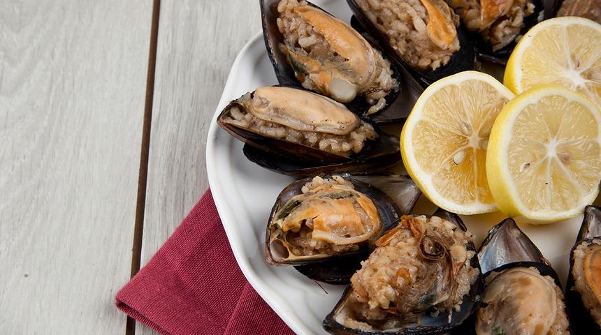 Evde olur mu demeyin! Çok daha lezzetli oluyor midye dolması tarifi