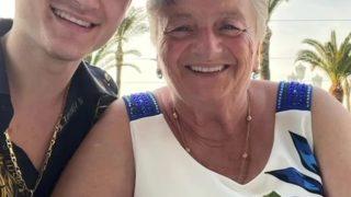 Aralarındaki yaş farkı nedeniyle eleştirilerin hedefi oldular! “Birbirimize aşığız”