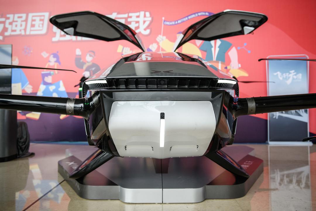 &Ccedil;in'in yeni g&ouml;zdesi! İki yolcuya kadar "tamam" diyor: U&ccedil;an otomobil Xpeng X2 tanıtıldı