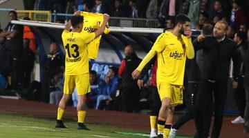 Son dakika: İstanbulspor, Erzurumspor'u farklı mağlup etti ve final kapısını araladı!