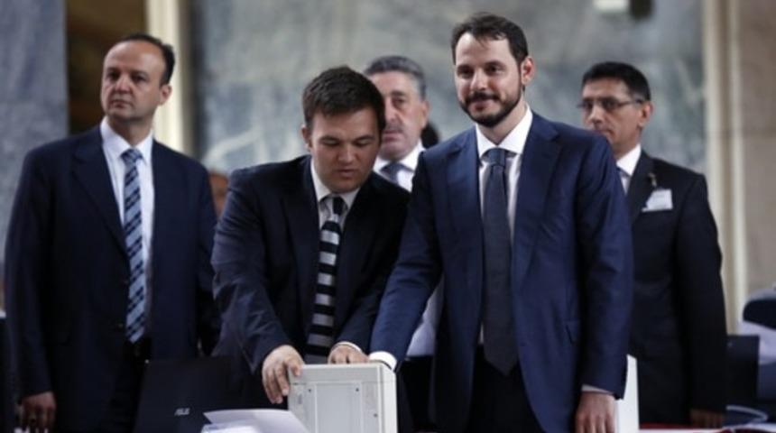Berat Albayrak'tan 'Abdullah G&uuml;l kitabı' i&ccedil;in &ccedil;arpıcı s&ouml;zler