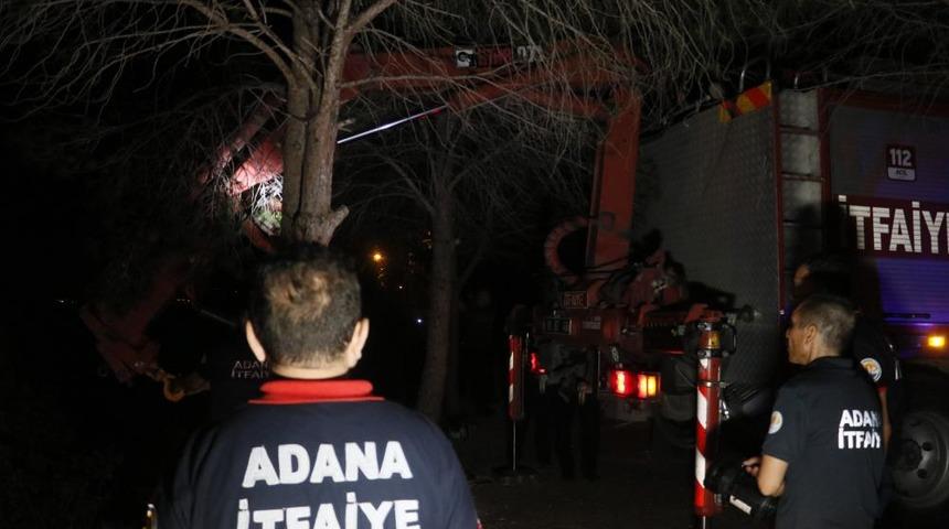 Cep telefonuyla konuşurken 50 metrelik uçurumdan düştü! Vinç yardımıyla kurtarıldı