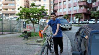 Kasık ağrısı şikayetiyle hastaneye gitti, hatalı teşhis sonucu testisinden oldu