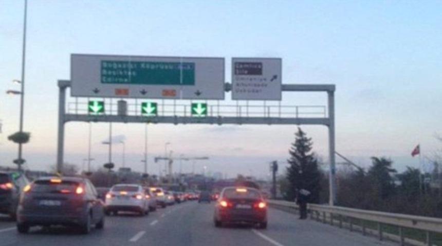 Boğazi&ccedil;i K&ouml;pr&uuml;s&uuml;'nde intihar girişimi: Trafik fel&ccedil;