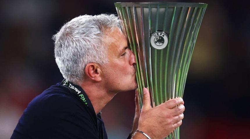 Roma'nın Konferans Ligi şampiyonluğu İtalya basınında: 'Mourinho, senin gibisi yok'