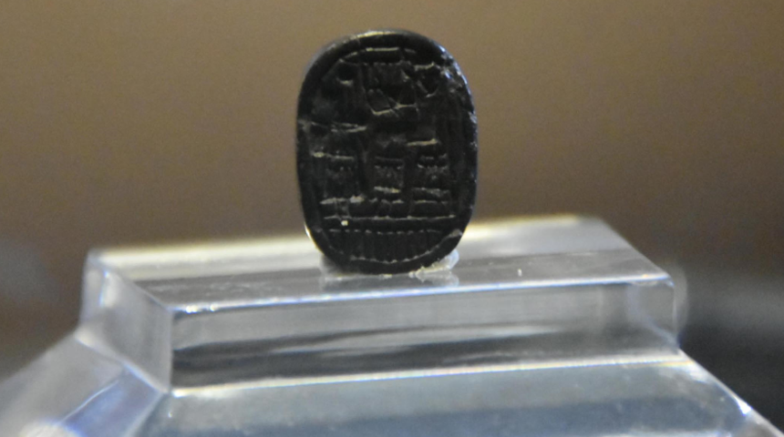 Şans getirmesi için kullanılıyordu! 2 bin 800 yıllık mühür İzmir'de ziyarete sunuldu 