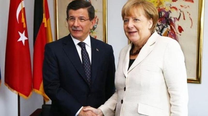 Davutoğlu ve Merkel, PYD'yi g&ouml;r&uuml;şt&uuml;