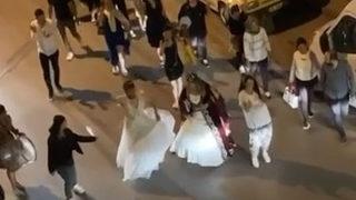 Gece yarısı gelinlik giyip sokağa çıkan damat şehri adeta salladı! Kimseye aldırış etmeden oynadı
