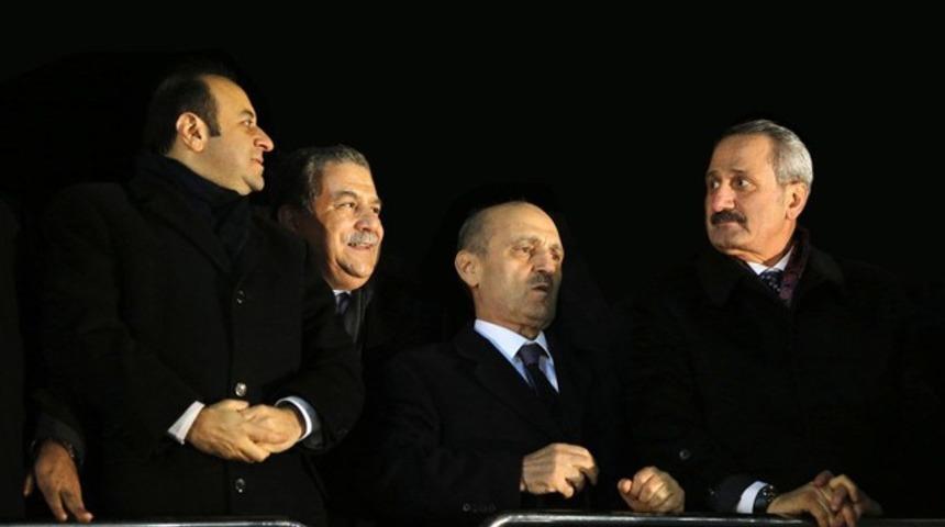 4 eski bakanla ilgili oylama ertelendi