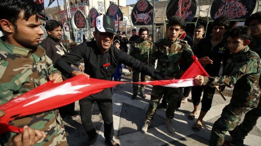Irak'ta T&uuml;rk bayrağını yırttılar