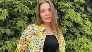 Selena'nın Nazlı'sı Dilara Kurtulmuş mini eteğiyle poz verdi! Melek gibi