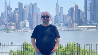 ABD'de yaşamaya başlayan ünlü oyuncu Erdem Baş yeni işini duyurdu