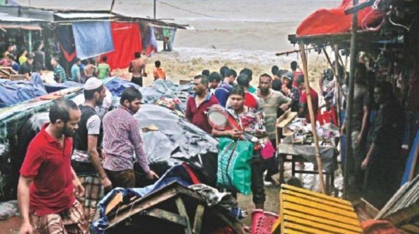 Bangladeş’i kasırga vurdu: Yarım milyon kişi tahliye edildi