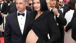 Adriana Lima Cannes'ta! Hamile stili ve karın kasları olay oldu