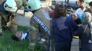 İstanbul'da can pazarı! Minibüs hafriyat kamyonuna çarptı, yaralılar var