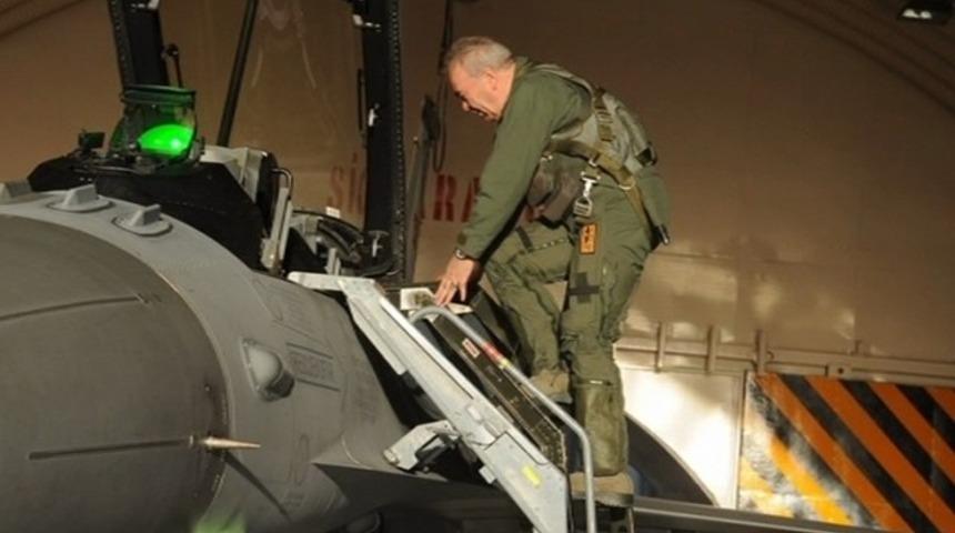 Orgeneral Ünal hava harekatına katıldı