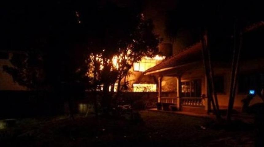 Tayland’da 17 kız öğrenci yanarak can verdi
