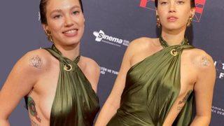 Melisa Şenolsun tarzıyla beğeni topladı! Yandan verdiği göğüs dekoltesi olay oldu