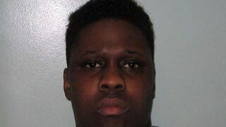 Kadınları erkek olduğuna inandırmak için akılalmaz bir plan yaptı! Sahte penis takarak...