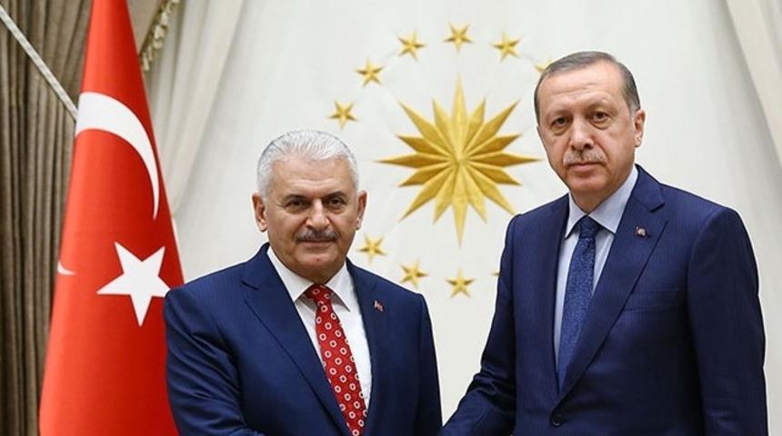 Binali Yıldırım kabine listesini Erdoğan'a sundu