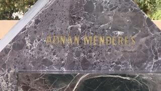 27 Mayıs'ın yıldönümünde Adnan Menderes mezarı başında anıldı