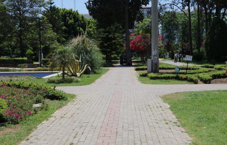 Adana'da hava sıcaklığı bunalttı! Termometreler 43 dereceyi gösterdi, kent merkezi boşaldı G1