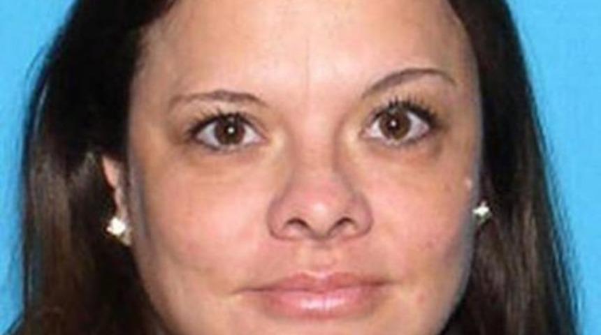 ABD'li &ouml;ğretmen, &ccedil;ocuğunun arkadaşıyla ilişkiye girmekle su&ccedil;lanıyor