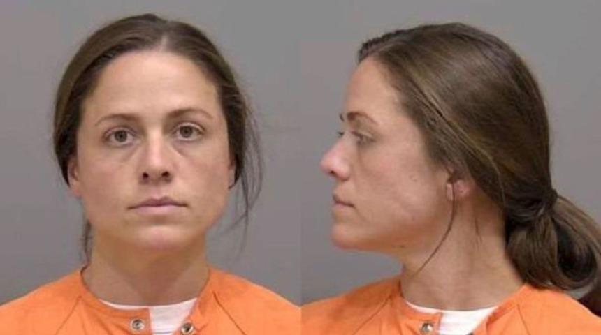 Öğretmen, öğrencisiyle evinde cinsel ilişkiye girerken kocasına yakalandı! “Yerlerde cinsel ilişki oyuncağı vardı”