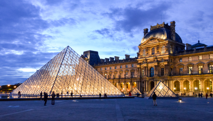 Dünyaca ünlü Louvre Müzesi’nde skandal! Eski müdür  tarihi eser kaçakçılığı iddialarıyla gündemde