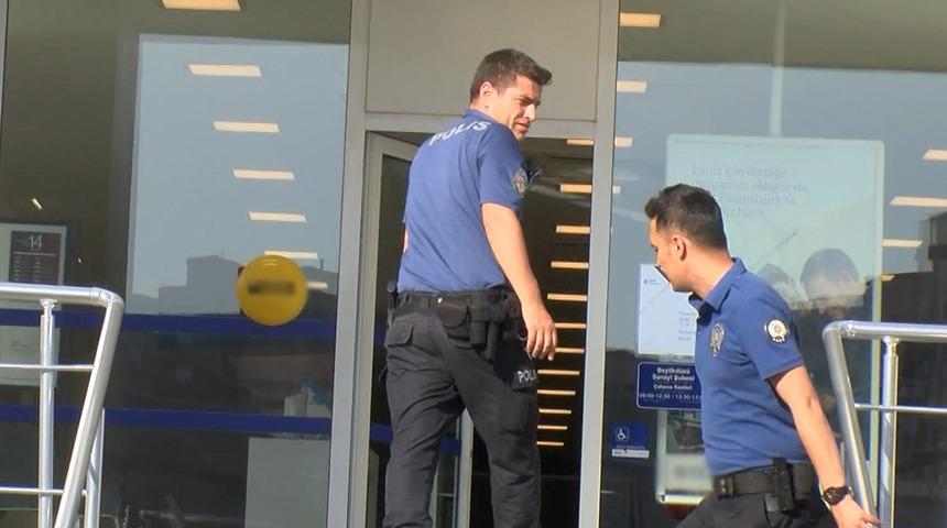 Son dakika: Beylikdüzü'nde banka soygunu... Binlerce doları çalıp kayıplara karıştılar