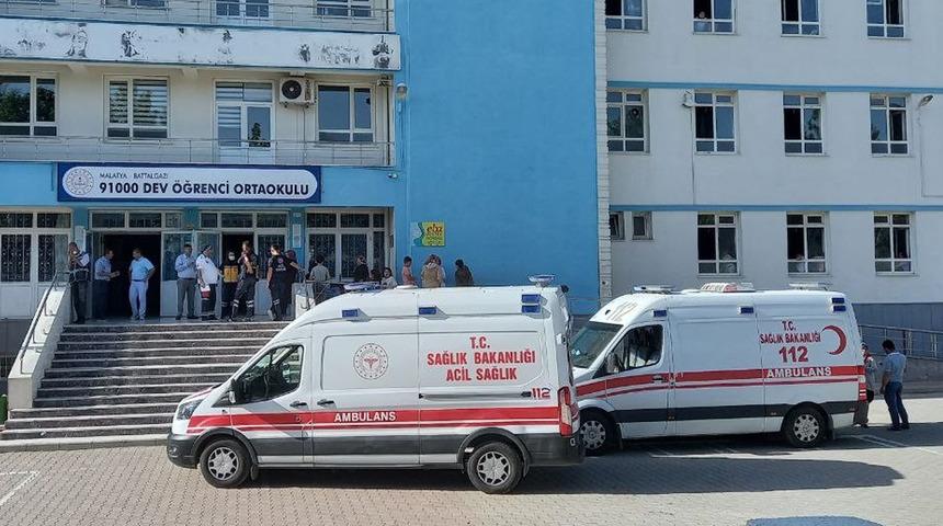 Son dakika: Okulda zehirlenme paniği! Çok sayıda öğrenci hastanelik oldu