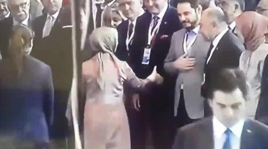 Diyanet'ten Berat Albayrak fetvası: Erkeğin kadınla tokalaşması haramdır